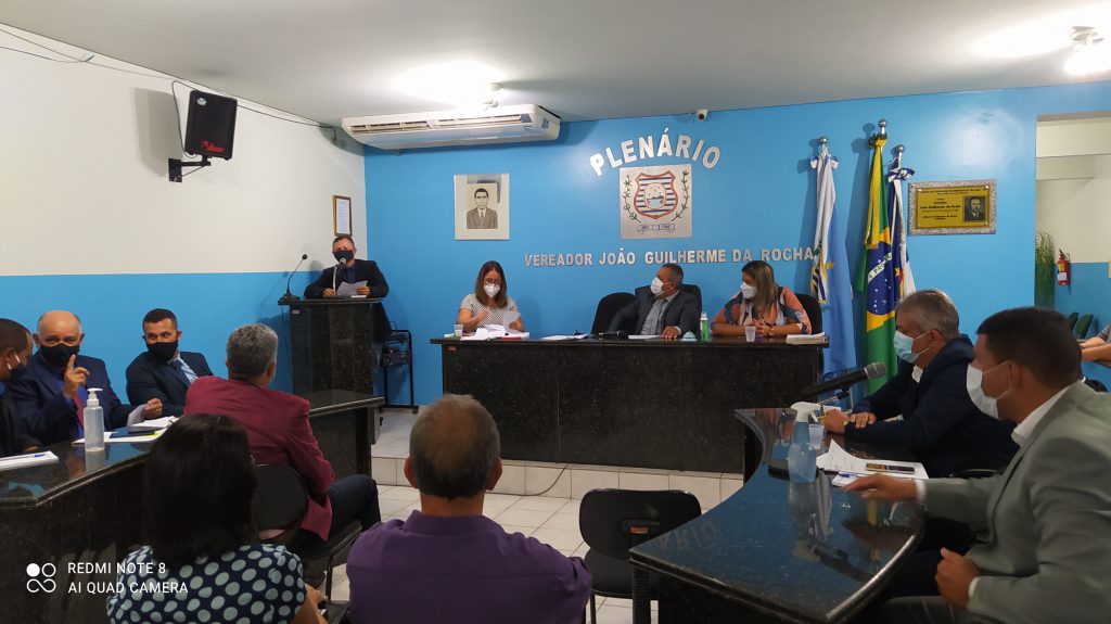 Vereador José Elias apresenta requerimento.